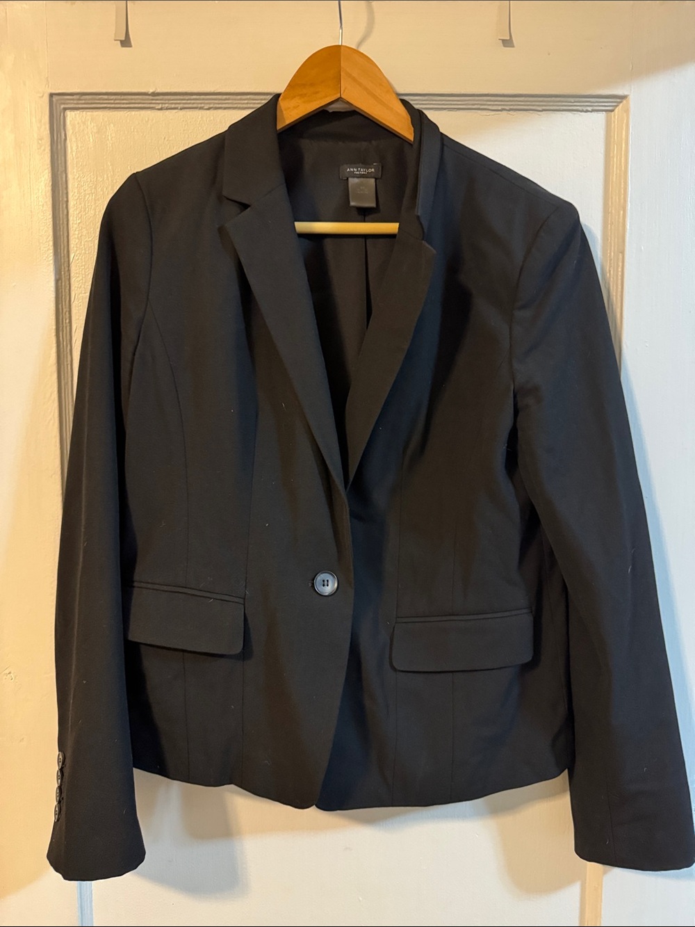 Ann Taylor Black Tailored Single-Button Blazer
